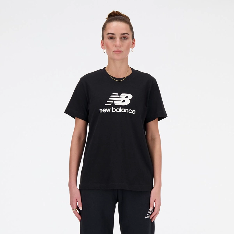 NEW BALANCE POLERA LIFESTYLE MUJER NEW BALANCE ESSENTIALS NEGRA