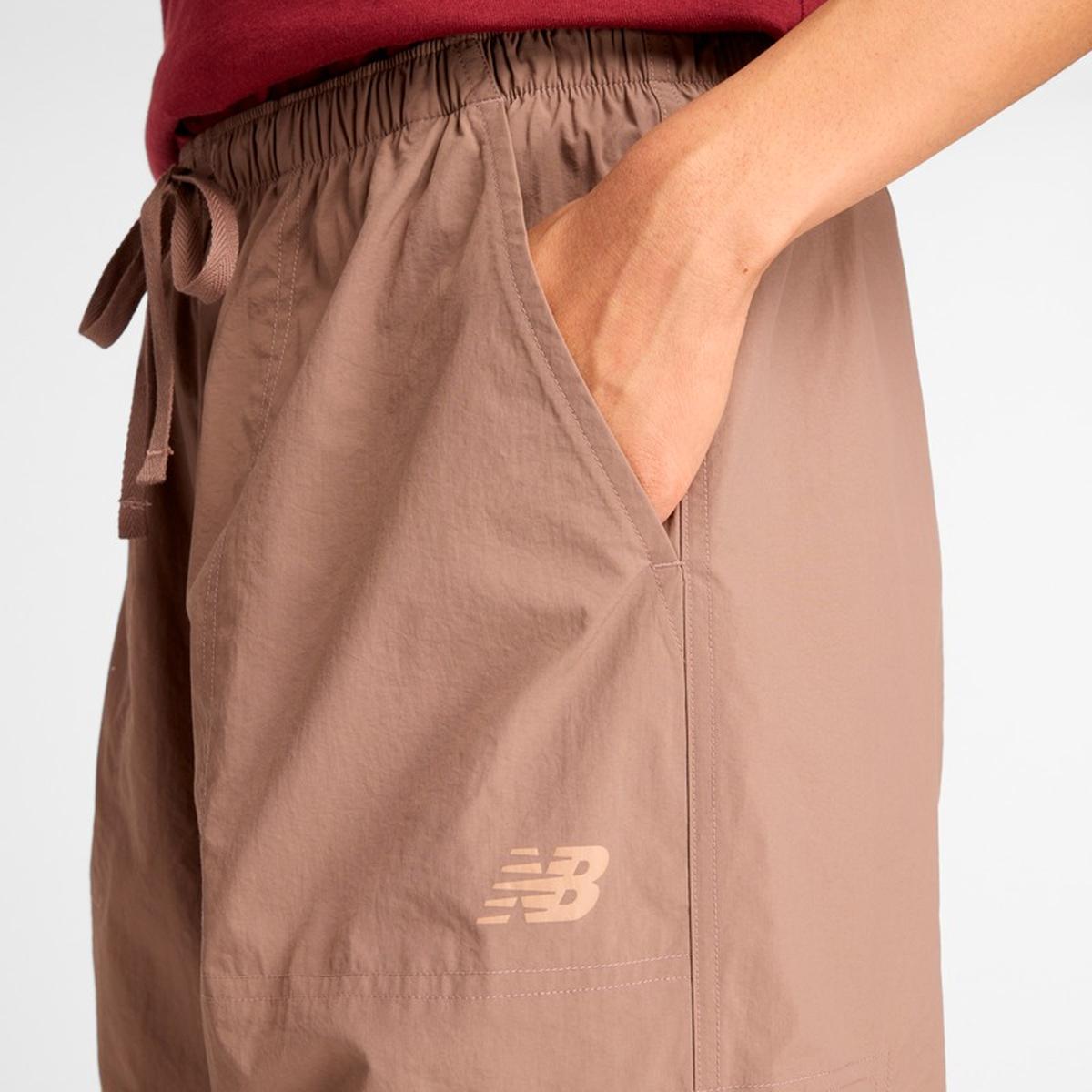 PANTALON LIFESTYLE MUJER NEW BALANCE WOVEN CARGO CAFE - 4