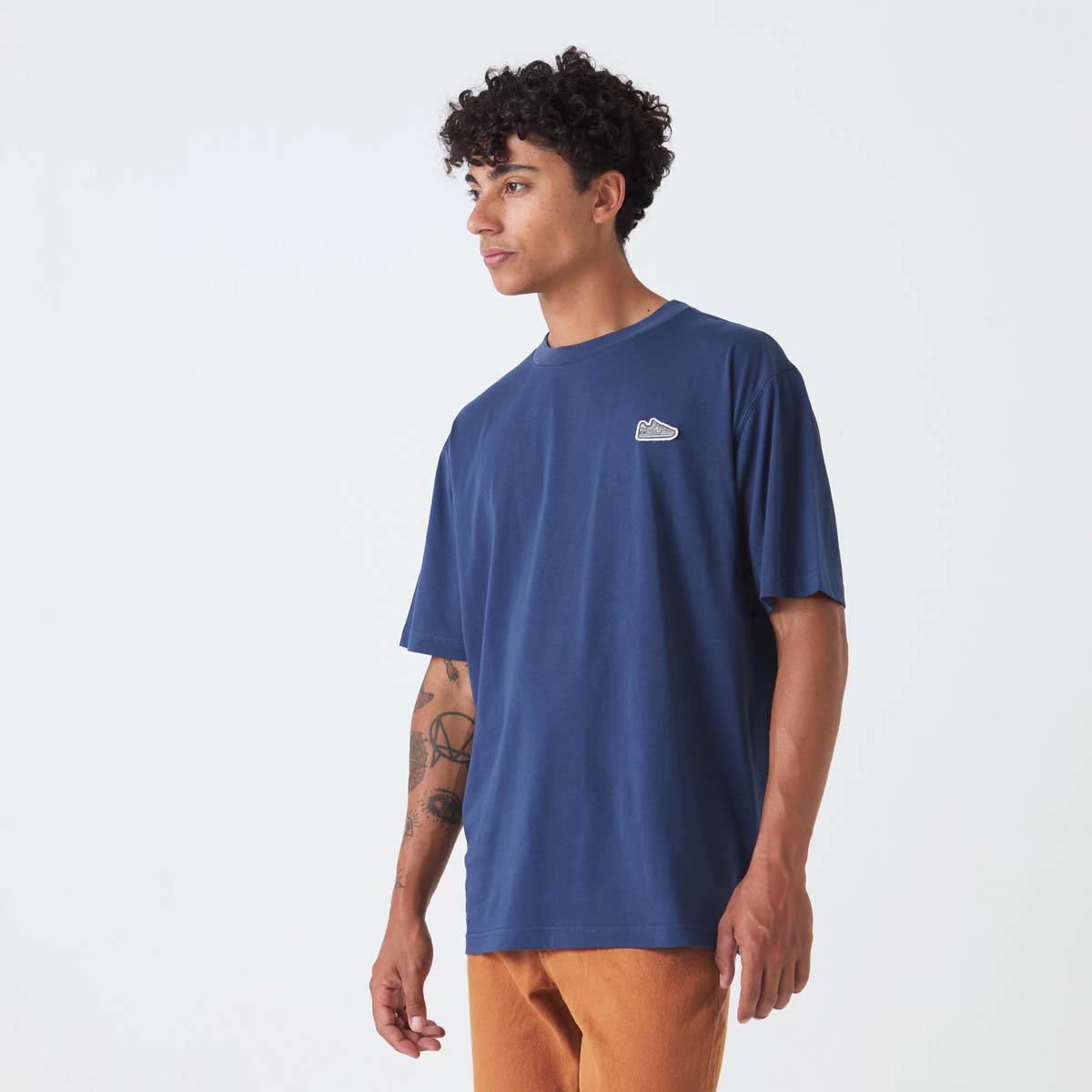 POLERA LIFESTYLE HOMBRE NEW BALANCE ATHLETICS 574 PATCH AZUL - 3
