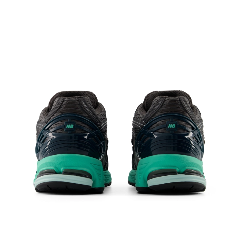 ZAPATILLAS URBANAS UNISEX NEW BALANCE 1906 F NEGRAS/VERDE - 5
