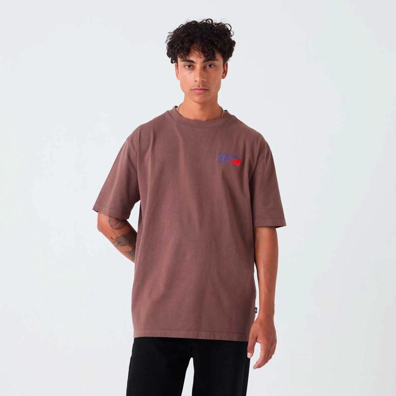 NEW BALANCE POLERA LIFESTYLE HOMBRE NEW BALANCE ATHLETICS PREMIUM CAFE