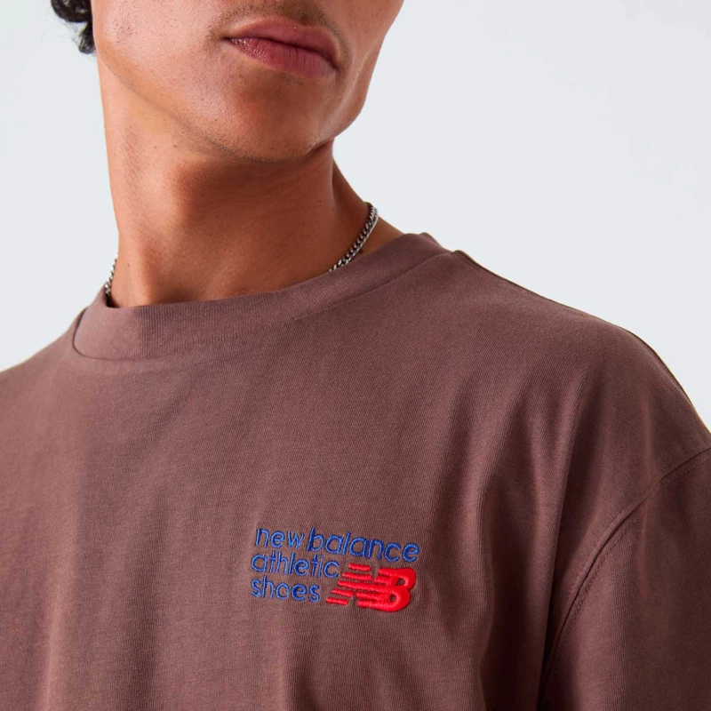 POLERA LIFESTYLE HOMBRE NEW BALANCE ATHLETICS PREMIUM CAFE - 4