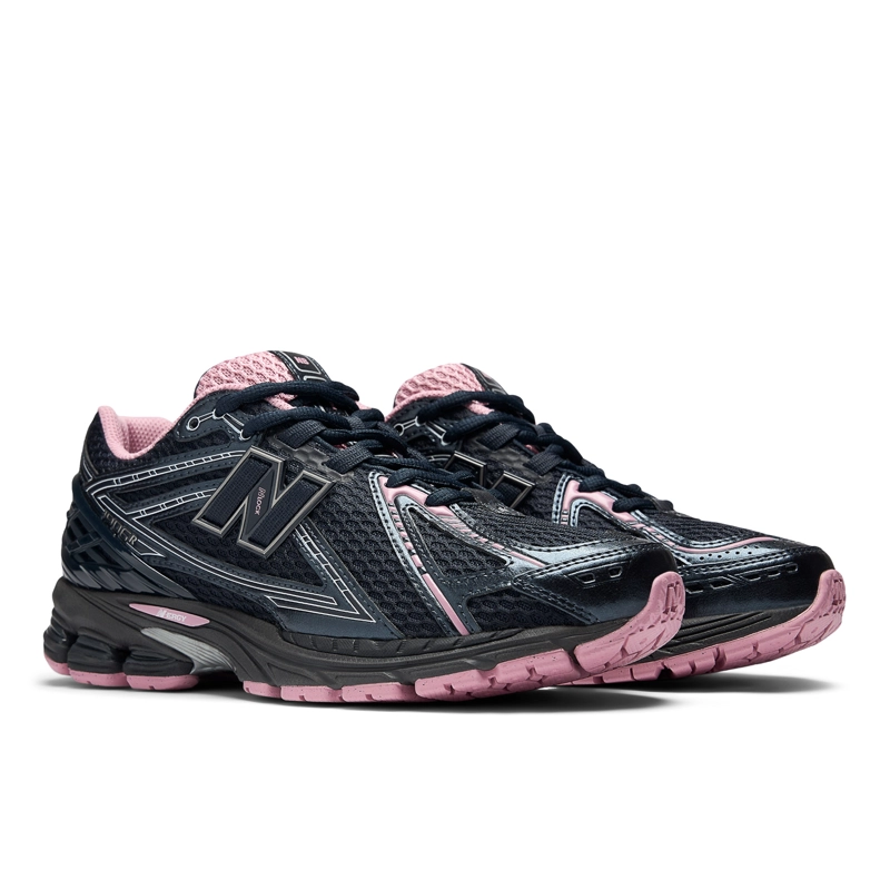 ZAPATILLAS URBANAS UNISEX NEW BALANCE 1906 R NEGRAS/ROSA - 4