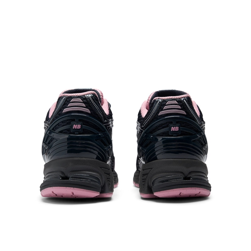 ZAPATILLAS URBANAS UNISEX NEW BALANCE 1906 R NEGRAS/ROSA - 6