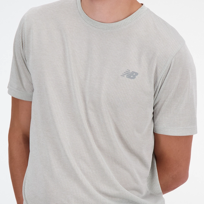 POLERA RUNNING HOMBRE NEW BALANCE ATHLETICS T-SHIRT GRIS - 3