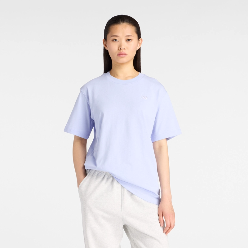 NEW BALANCE POLERA LIFESTYLE MUJER NEW BALANCE ATHLETICS JERSEY CELESTE