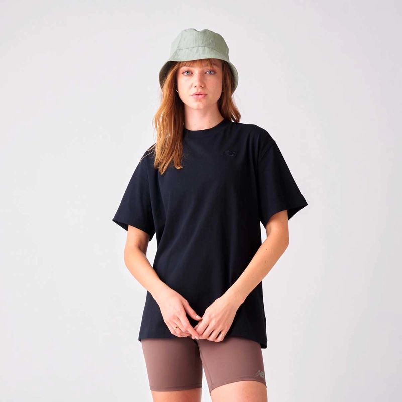 NEW BALANCE POLERA LIFESTYLE MUJER NEW BALANCE ATHLETICS JERSEY NEGRA