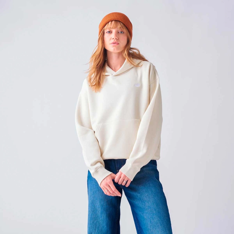 NEW BALANCE POLERON LIFESTYLE MUJER NEW BALANCE ESSENTIALS FLEECE BEIGE