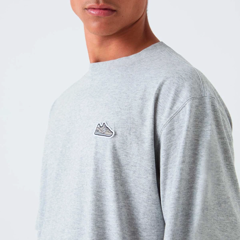 POLERA LIFESTYLE HOMBRE NEW BALANCE ATHLETICS 574 PATCH GRIS - 4