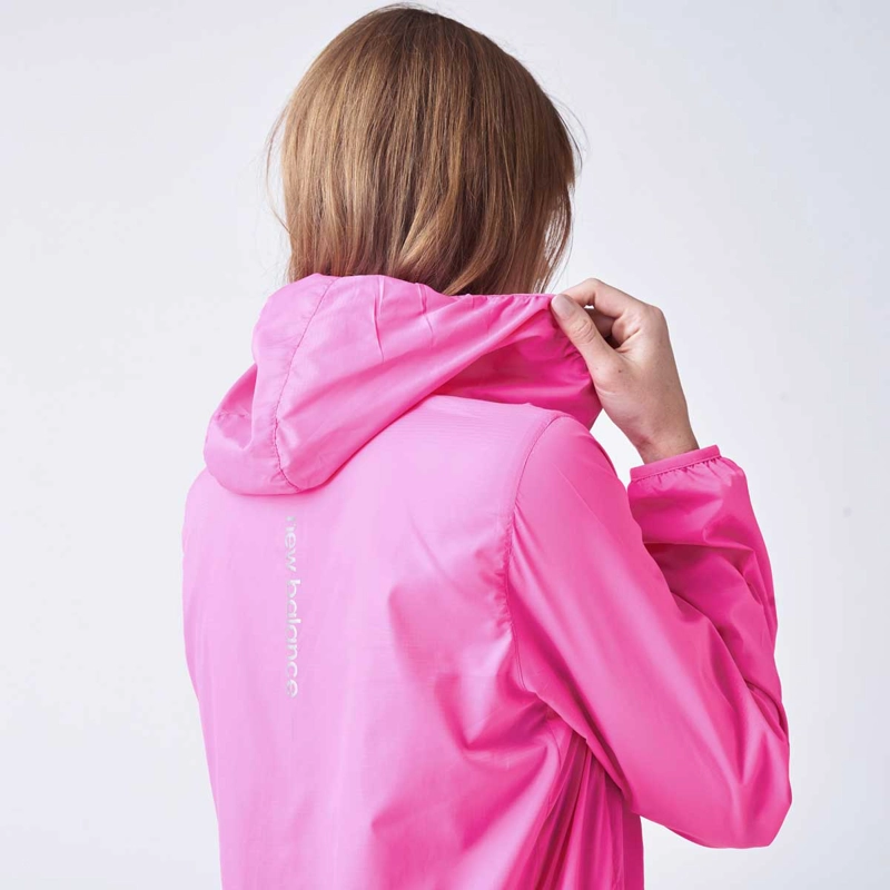 CORTAVIENTOS RUNNING MUJER NEW BALANCE HOODED ROSADA - 4