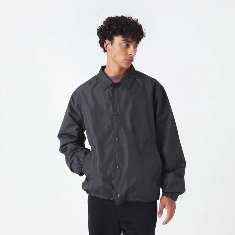 CHAQUETA LIFESTYLE HOMBRE NEW BALANCE LIGHTWEIGHT NEGRA - 1