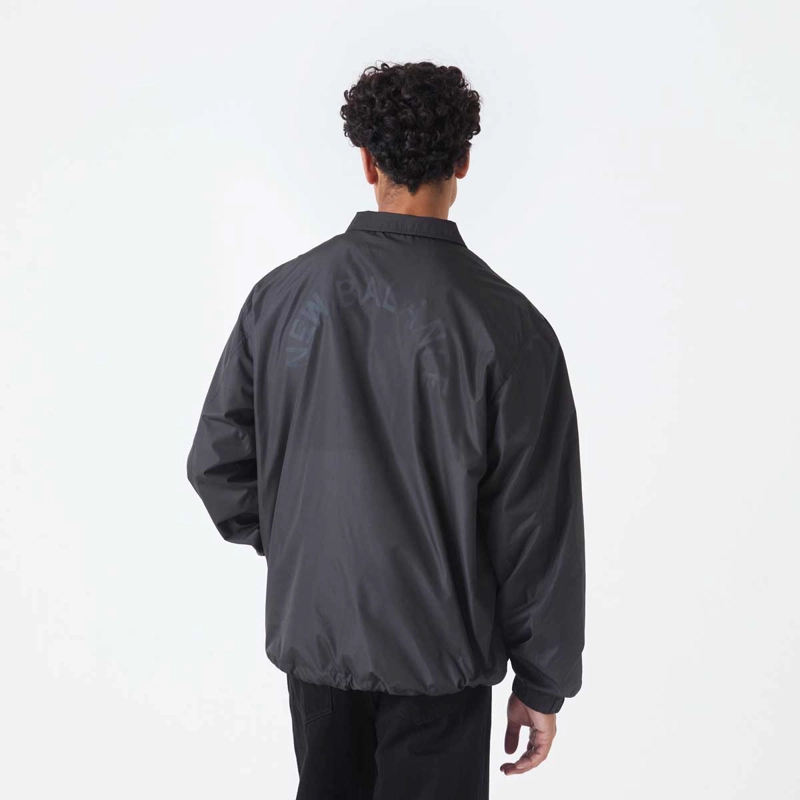 CHAQUETA LIFESTYLE HOMBRE NEW BALANCE LIGHTWEIGHT NEGRA - 2