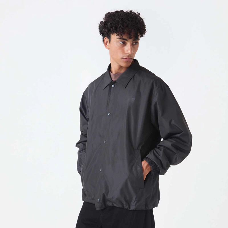 CHAQUETA LIFESTYLE HOMBRE NEW BALANCE LIGHTWEIGHT NEGRA - 3
