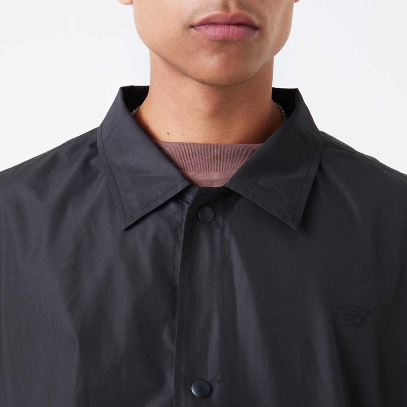 CHAQUETA LIFESTYLE HOMBRE NEW BALANCE LIGHTWEIGHT NEGRA - 4