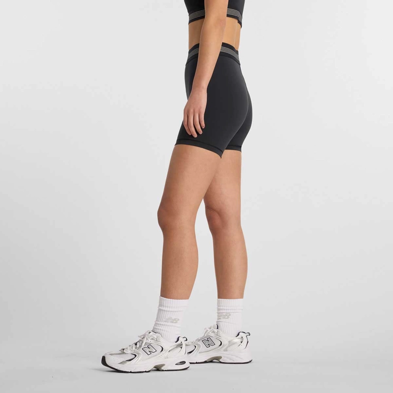 CALZA CORTA RUNNING MUJER NEW BALANCE AC SHORT 5 - 2