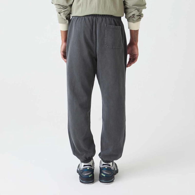 PANTALON LIFESTYLE HOMBRE NEW BALANCE ATHLETICS JOGGER GRIS - 2