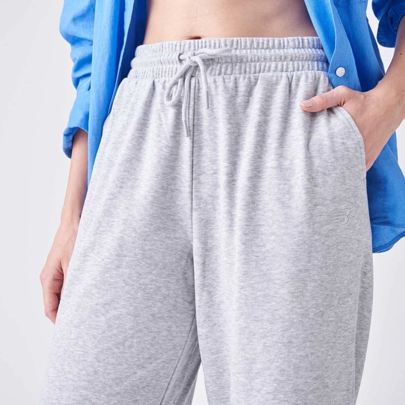 PANTALON LIFESTYLE MUJER NEW BALANCE COASTAL FLEECE GRIS - 4