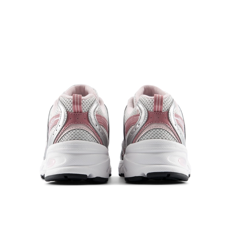 ZAPATILLAS URBANAS UNISEX NEW BALANCE 530 GRIS/ROSADA - 6