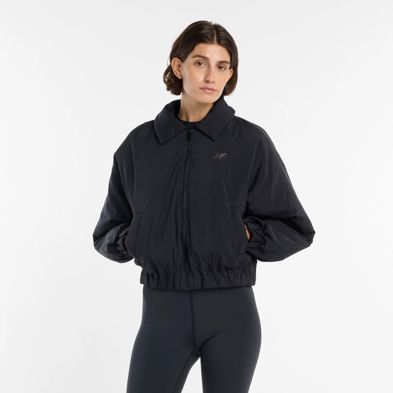 CHAQUETA LIFESTYLE MUJER NEW BALANCE WOVEN BOMBER NEGRA - 1