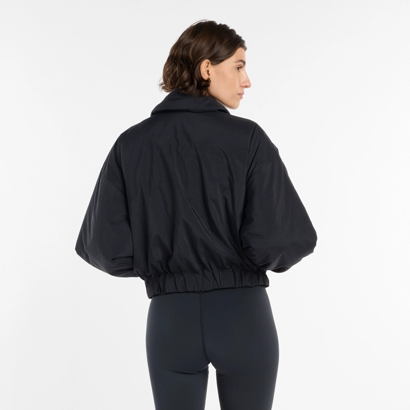 CHAQUETA LIFESTYLE MUJER NEW BALANCE WOVEN BOMBER NEGRA - 3