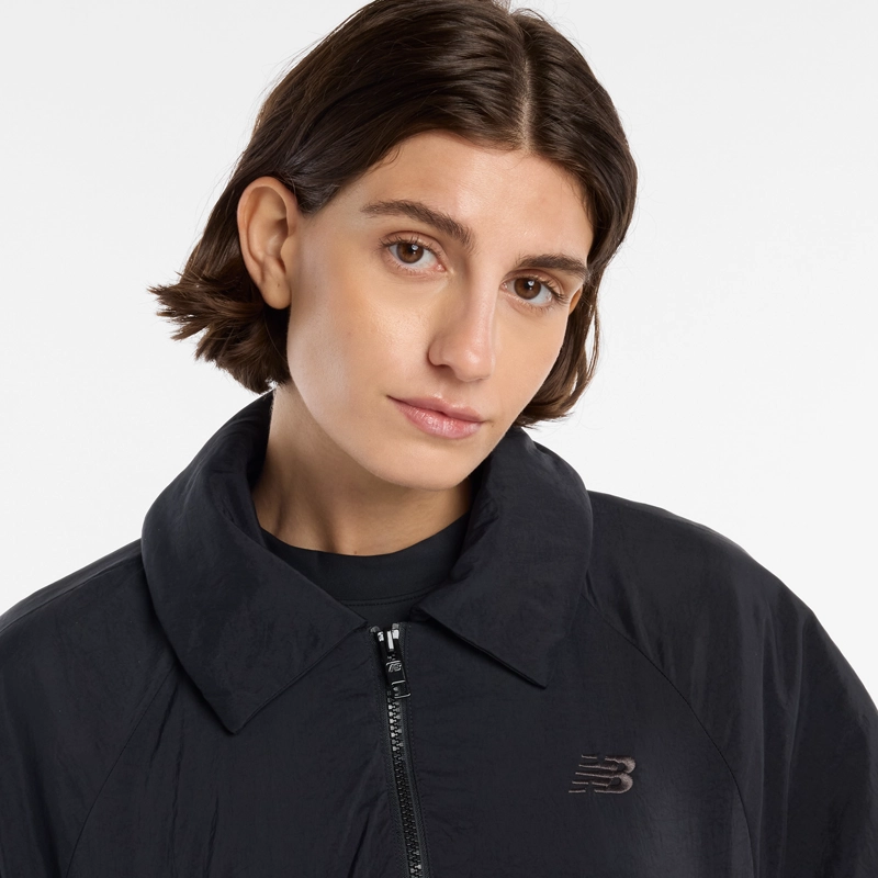 CHAQUETA LIFESTYLE MUJER NEW BALANCE WOVEN BOMBER NEGRA - 5
