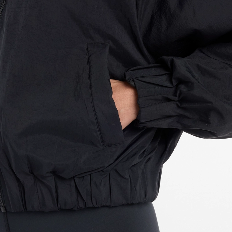 CHAQUETA LIFESTYLE MUJER NEW BALANCE WOVEN BOMBER NEGRA - 7
