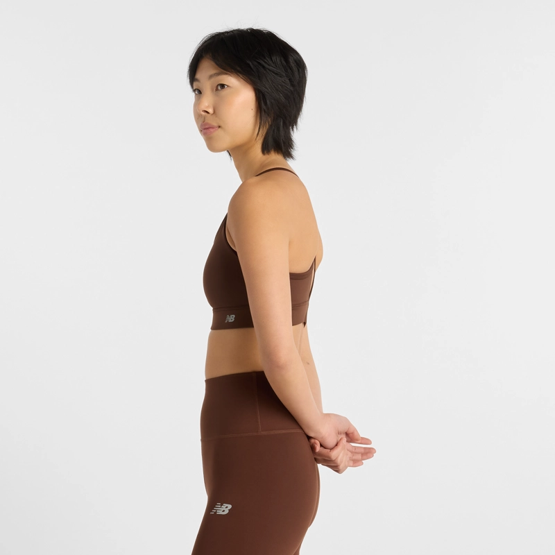 PETO RUNNING MUJER NEW BALANCE ESSENTIALS BRA CAFE - 5