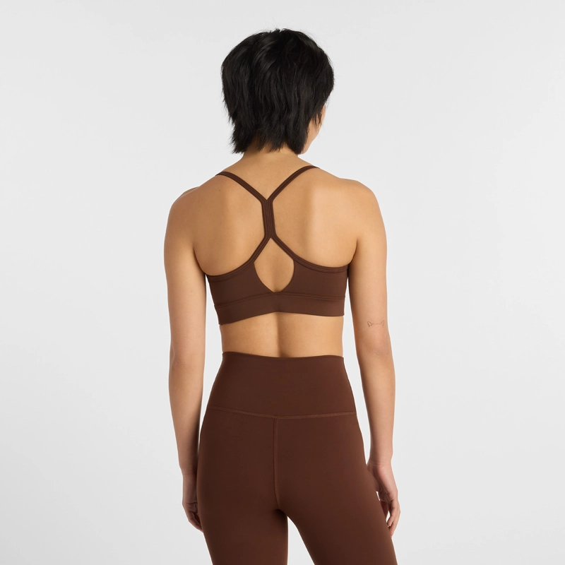 PETO RUNNING MUJER NEW BALANCE ESSENTIALS BRA CAFE - 6