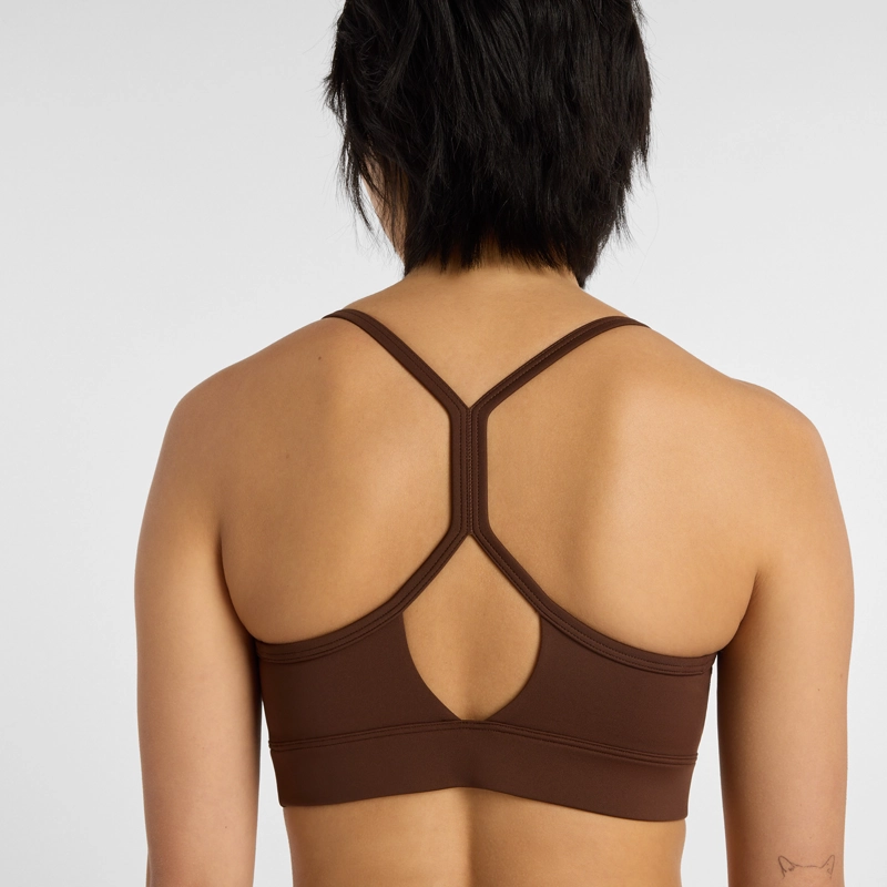 PETO RUNNING MUJER NEW BALANCE ESSENTIALS BRA CAFE - 8