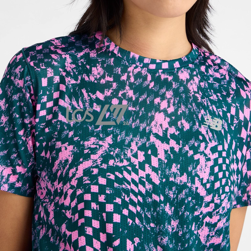POLERA MUJER NEW BALANCE RC ESSENTIAL PRINTED LONDRES MULTI - 5