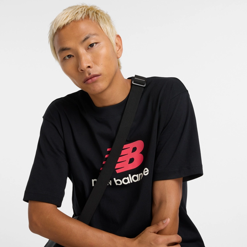 POLERA LIFESTYLE HOMBRE NEW BALANCE ATHLETICS LOGO NEGRA - 2