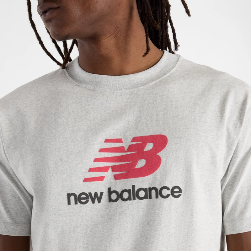 POLERA LIFESTYLE HOMBRE NEW BALANCE ATHLETICS LOGO GRIS - 6