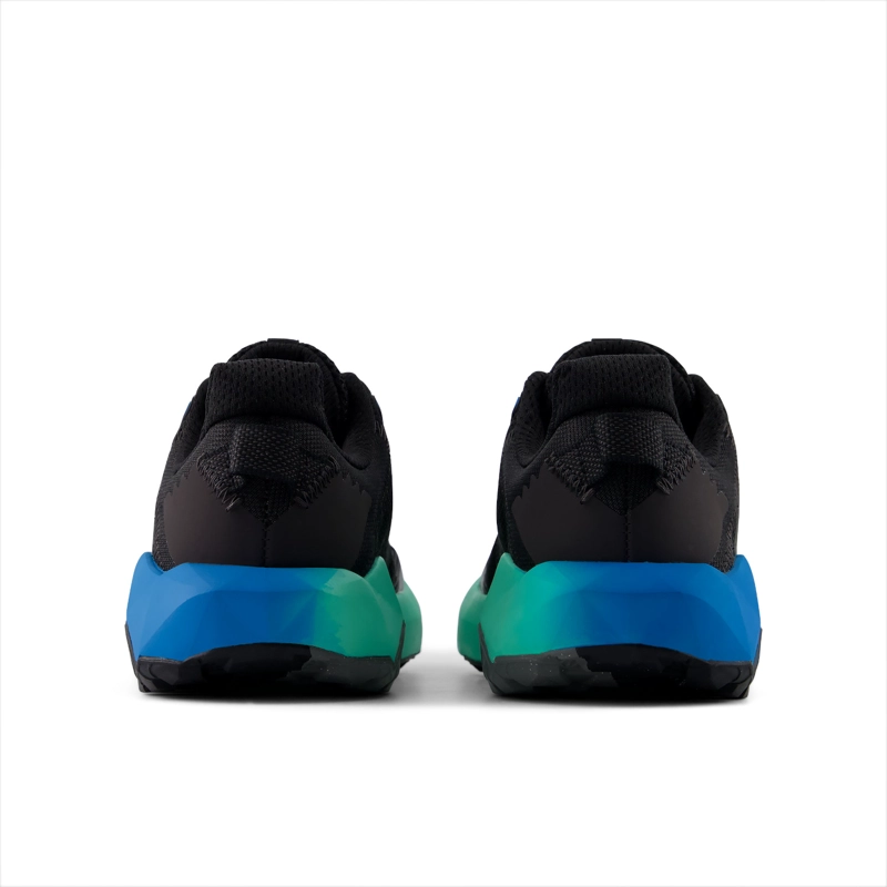 ZAPATILLAS TRAIL MUJER NEW BALANCE DYNASOFT  V6 NEGRA/AZULES - 6