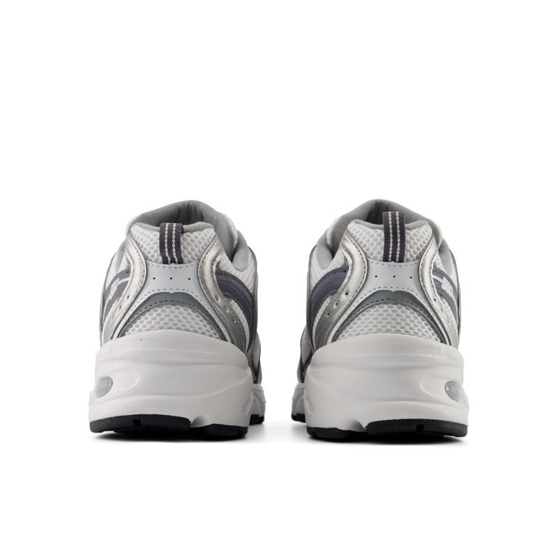 ZAPATILLAS URBANAS UNISEX NEW BALANCE 530 GRISES/BLANCAS - 6