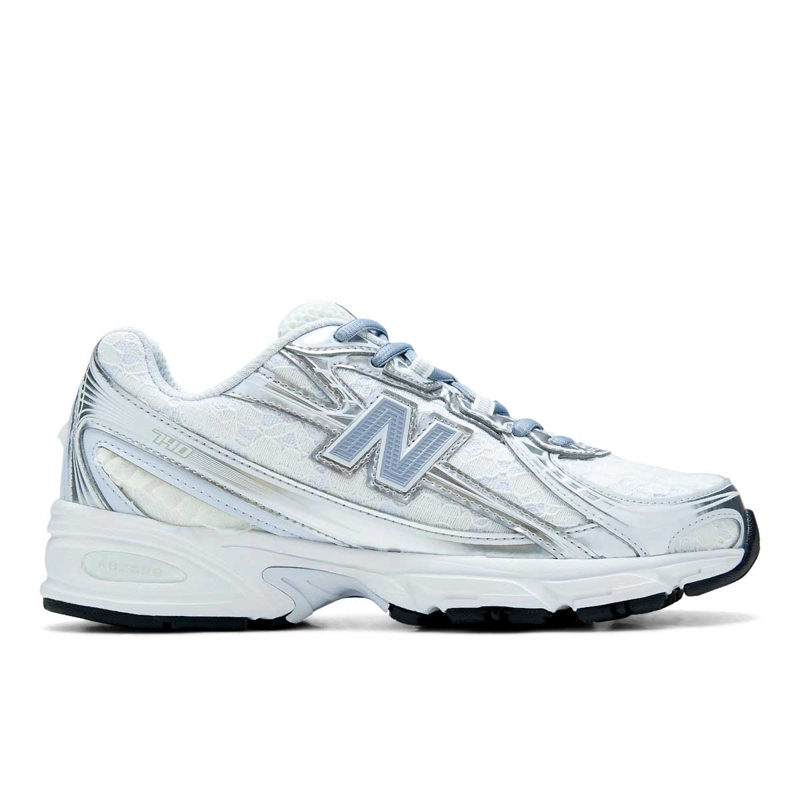 ZAPATILLAS URBANAS UNISEX NEW BALANCE 740 BLANCA PRINT/GRIS - 1
