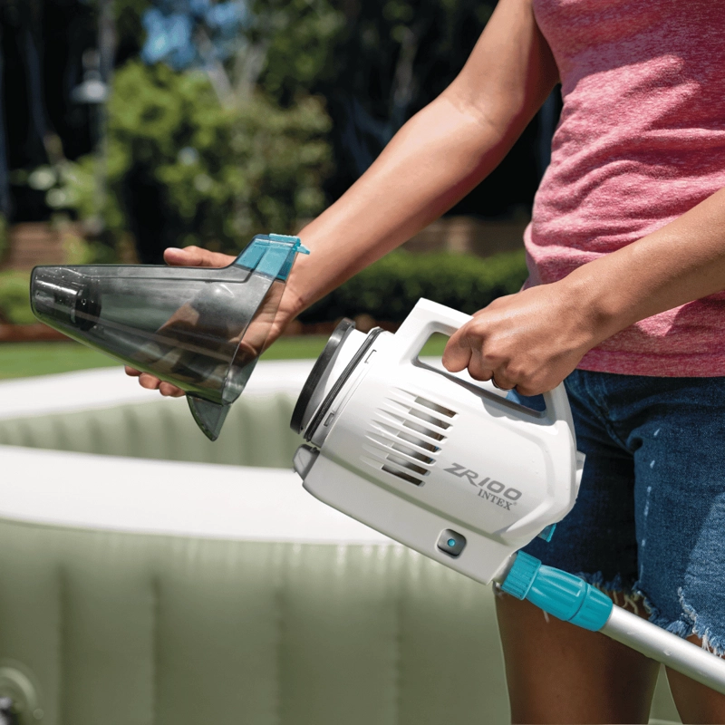 ASPIRADORA DE PISCINA RECARGABLE INTEX CON BRAZO TELESCOPICO ZR100 - 9