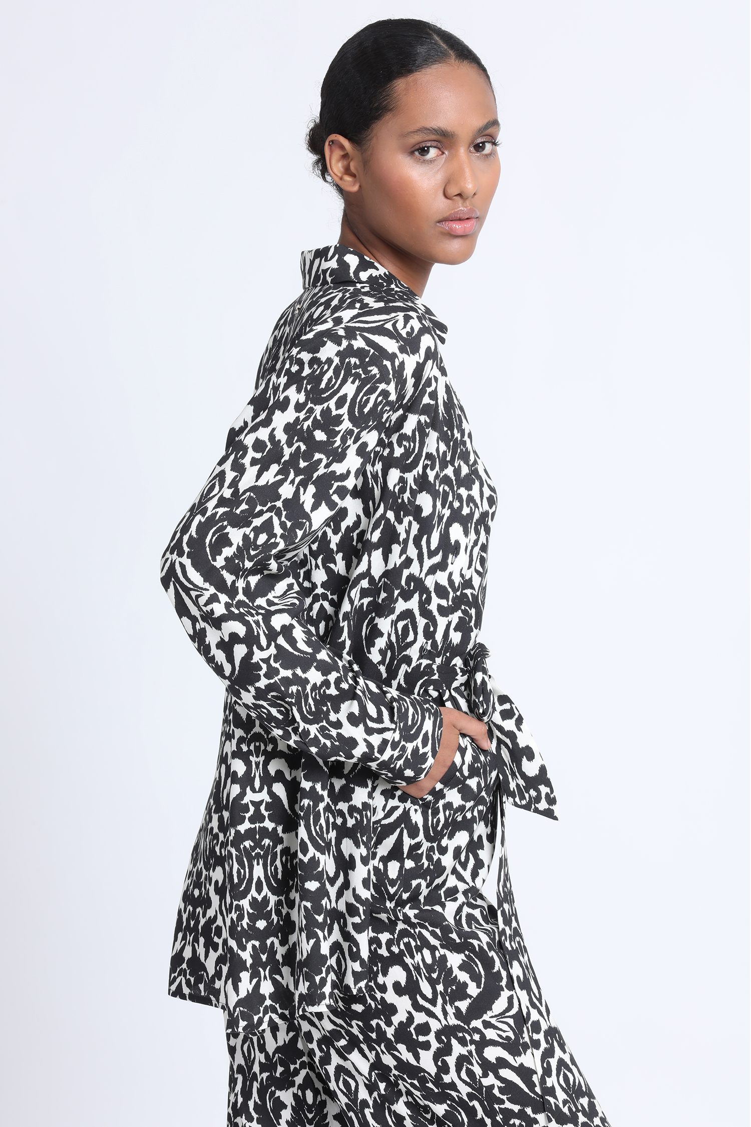 CAMISA LARGA ESTAMPADA NEGRO LIOLA - 1