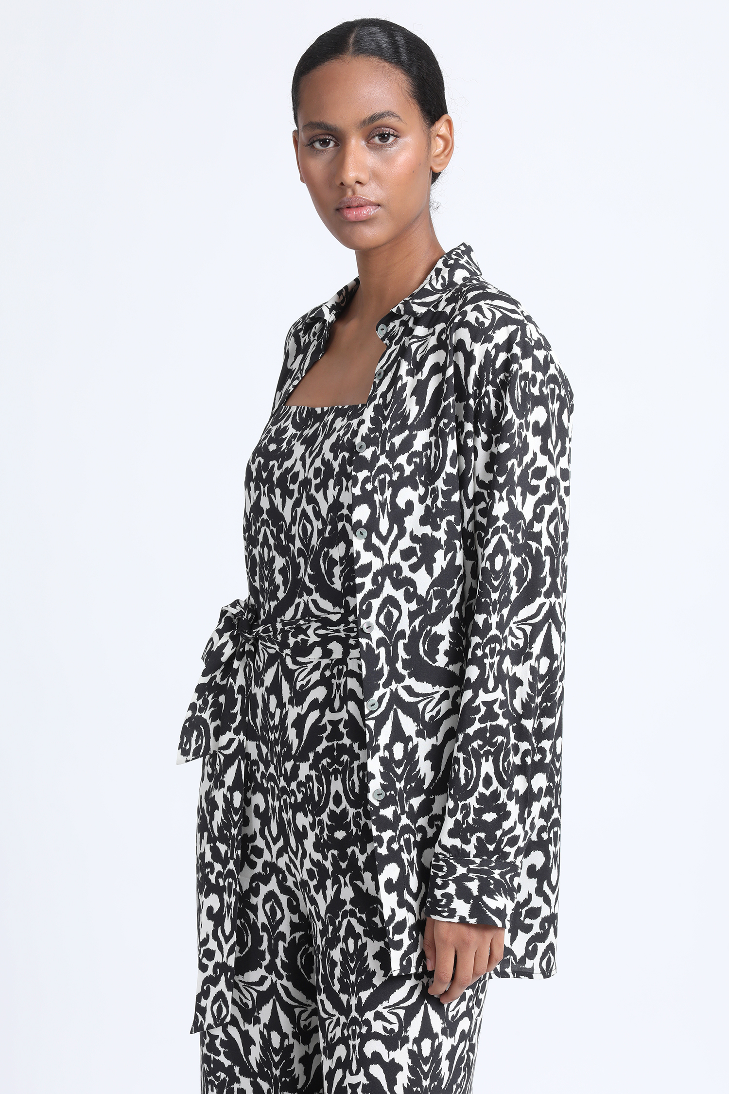 CAMISA LARGA ESTAMPADA NEGRO LIOLA - 2