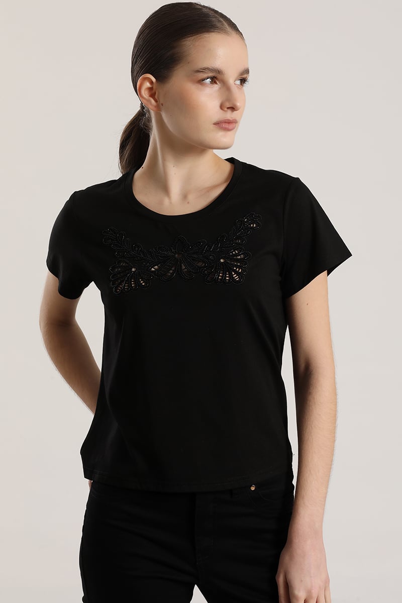 POLERA CON BORDADOS LIOLA MUJER NEGRO - 1