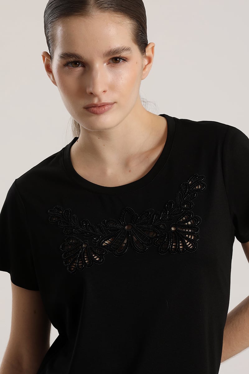 POLERA CON BORDADOS LIOLA MUJER NEGRO - 4