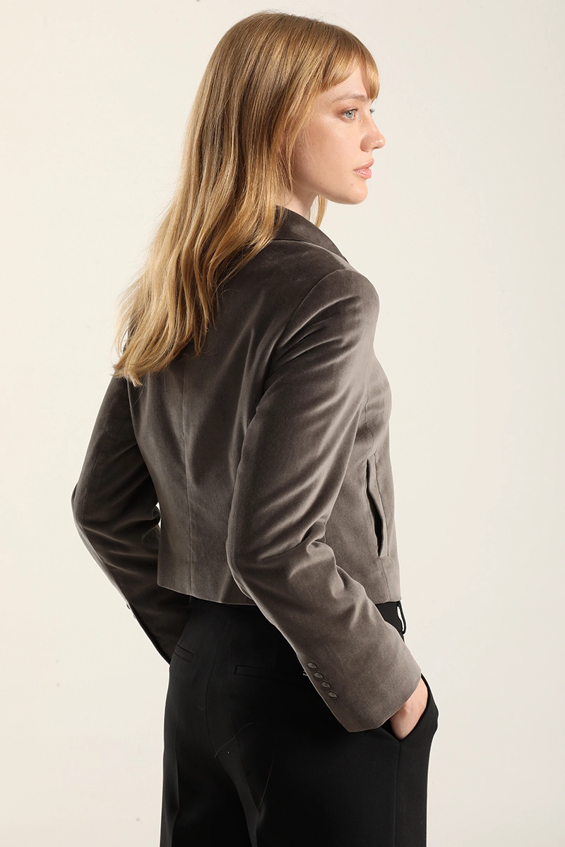CHAQUETA CROPPED CRUZADA, TERCIOPELO GRIS LIOLA - 3