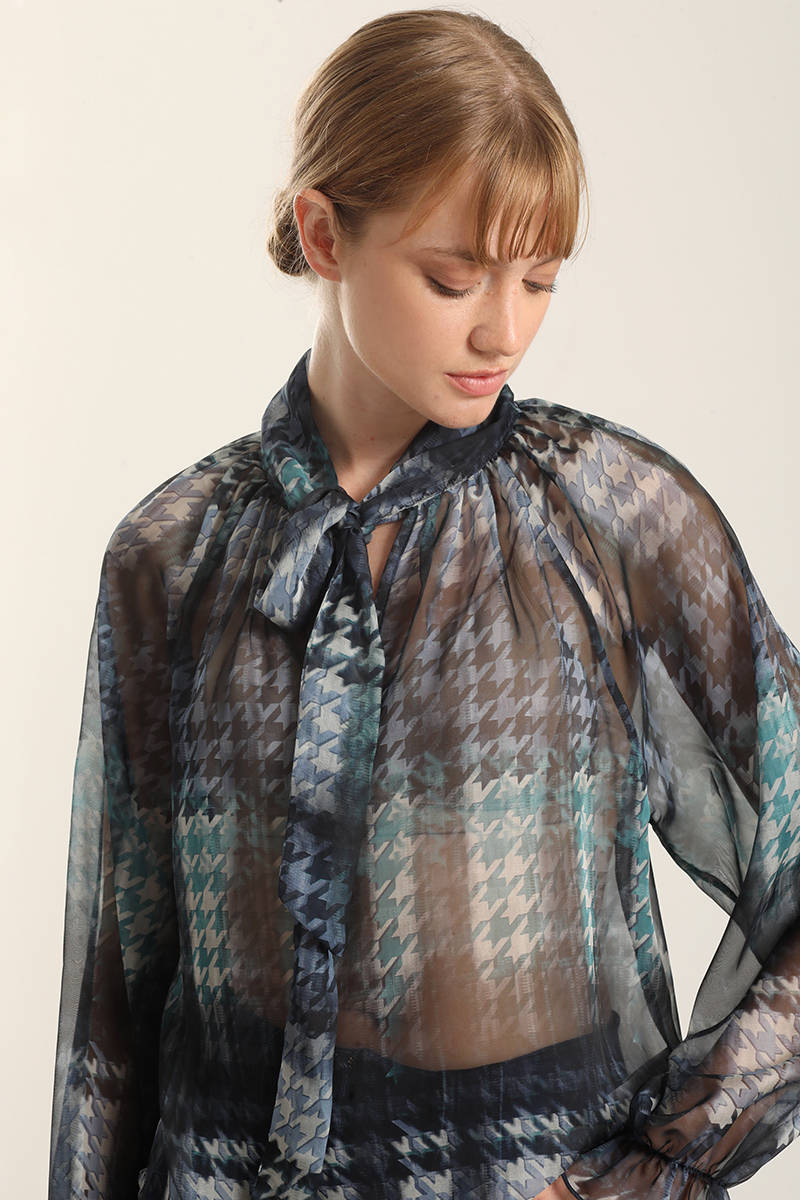 BLUSA ESTAMPADA, LAZO, AZUL LIOLA - 3