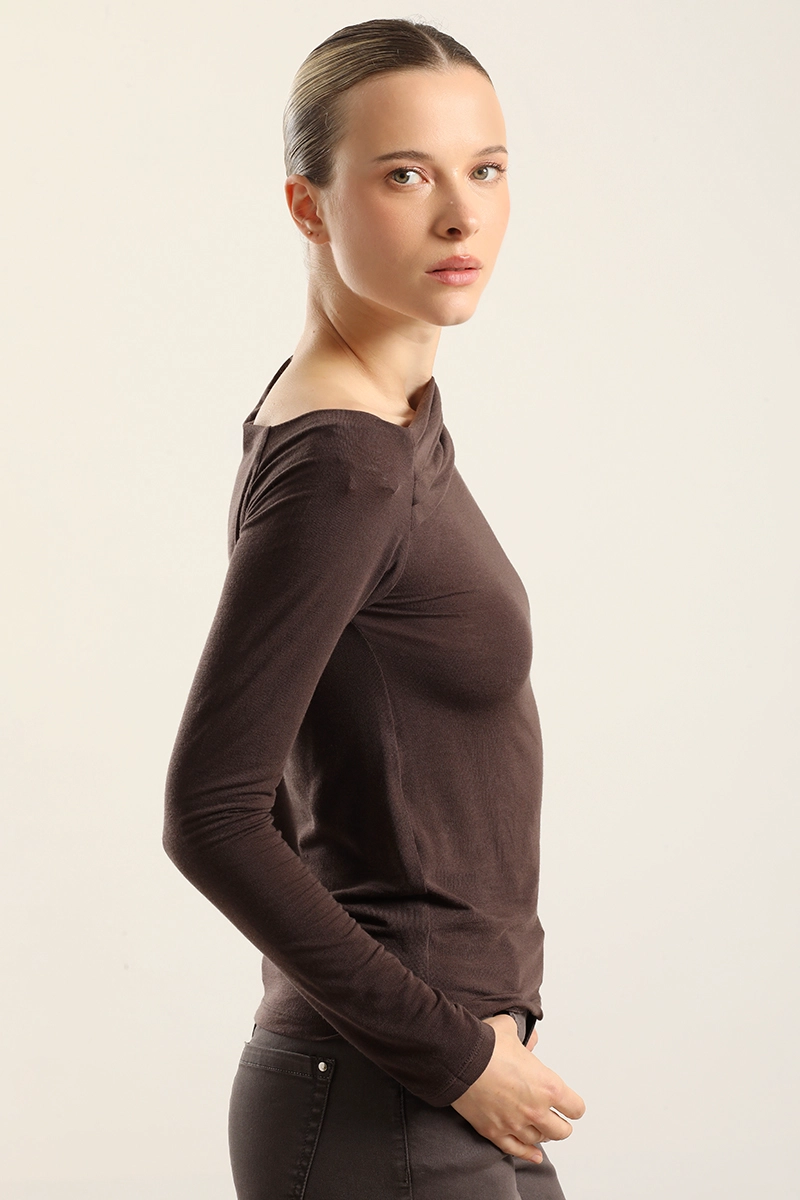 TOP ESCOTE ASIMETRICO, CHOCOLATE LIOLA - 4
