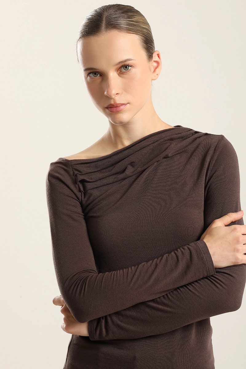 TOP ESCOTE ASIMETRICO, CHOCOLATE LIOLA - 6