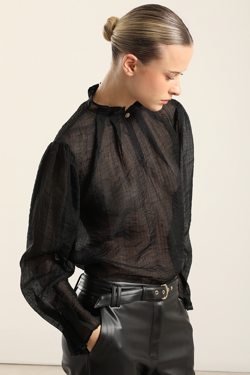 BLUSA SEMI TRASPARENTE, BOTON JOYA, NEGRO LIOLA - 7
