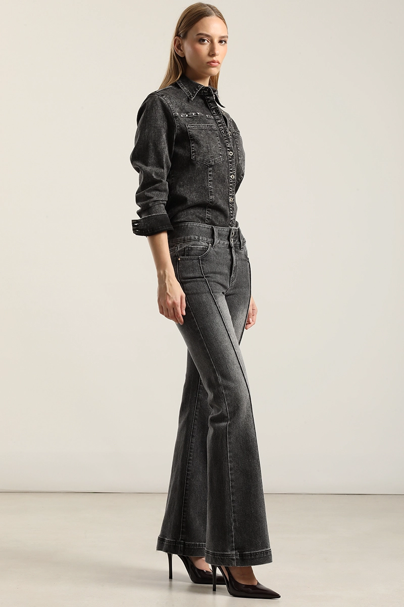JEANS FLARE, TIRO MEDIO, GRIS LIOLA - 4