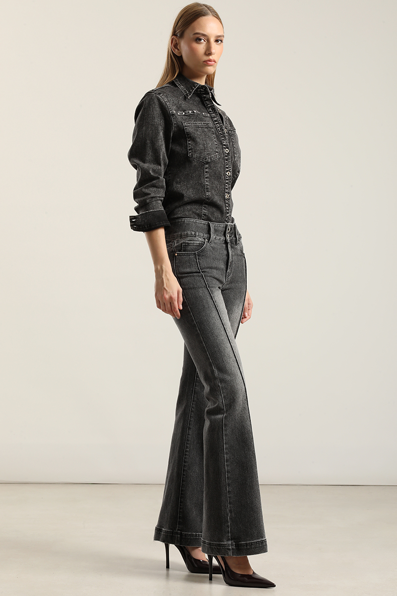 JEANS FLARE, TIRO MEDIO, GRIS LIOLA - 4