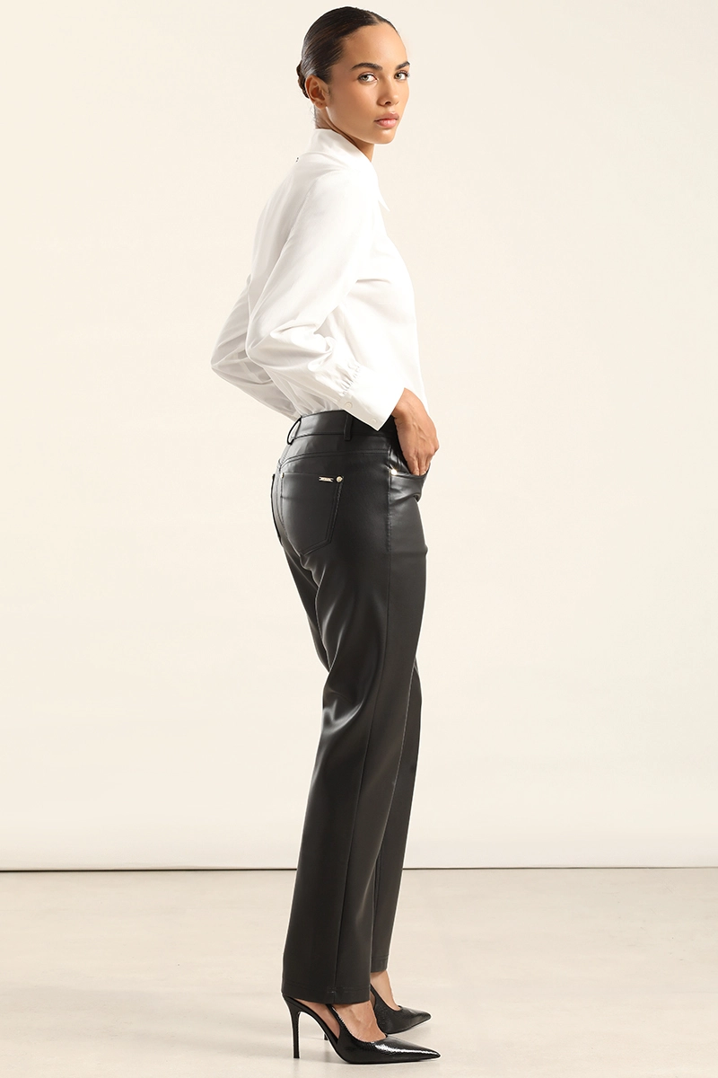 PANTALON SLIM, TIRO MEDIO, EFECTO CUERO, NEGRO LIOLA - 3