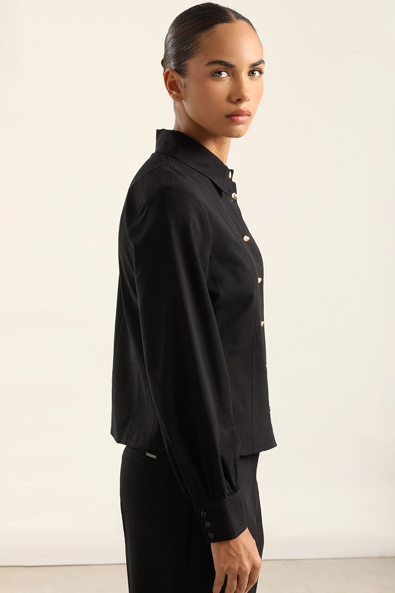 BLUSA ENTALLADA, BOTON FANTASIA, NEGRO LIOLA - 5
