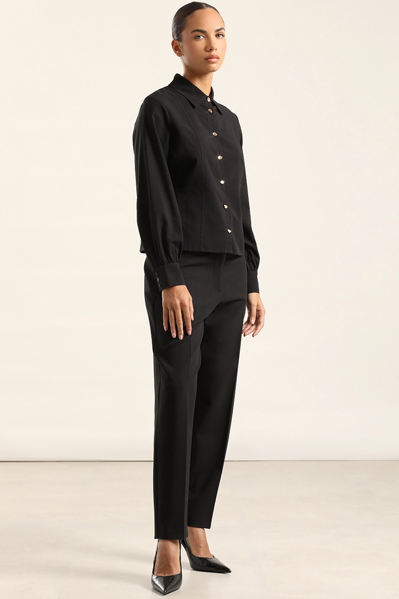 BLUSA ENTALLADA, BOTON FANTASIA, NEGRO LIOLA - 6